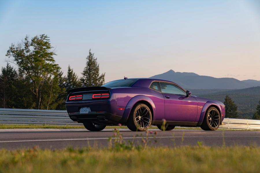  Dodge Challenger R/T Scat Pack Widebody (LC) 2018 года  (фото 31 из 48)